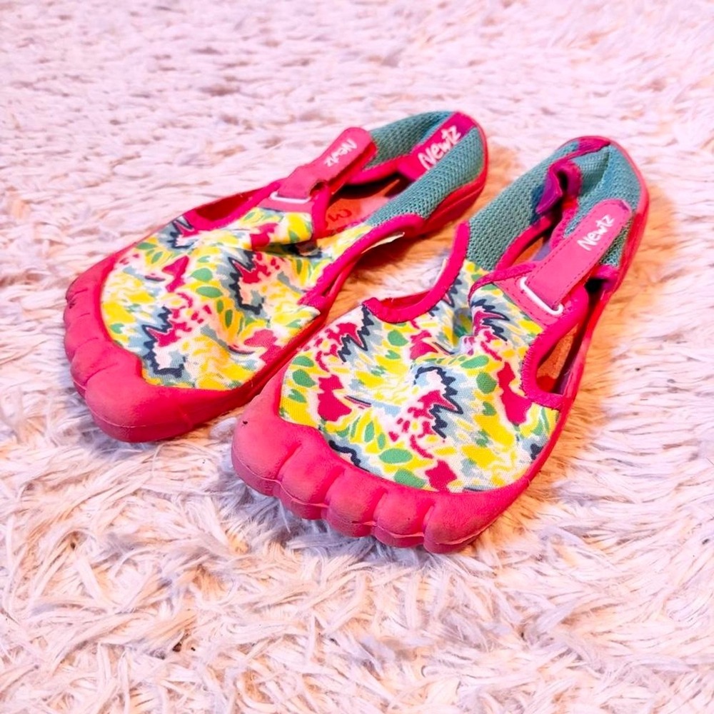 Newtz Girls Beachy Travel Vacation Utility Gorpcore Youth Water Shoes Kids 2/3